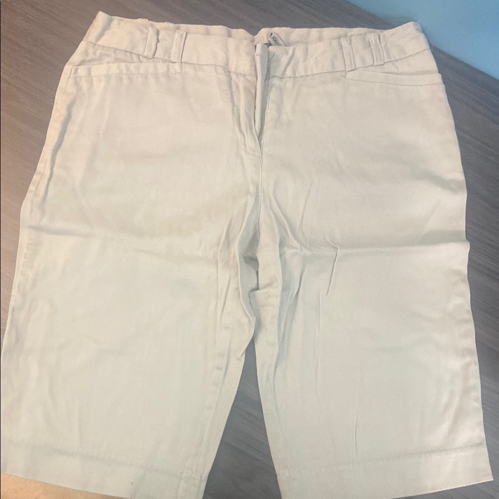 The Limited Cassidy Fit Cream Bermuda Shorts Size 6 1% Spandex
